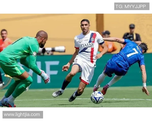 足球明星情绪崩溃瞬间:赛场上的压力与发泄反应揭秘 足球明星情绪崩溃瞬间:赛场上的压力与发泄反应揭秘