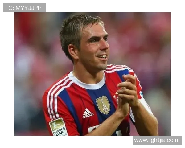 12号足球明星的辉煌旅程与传奇成就解析:从青涩少年到足坛巨星的成长故事 12号足球明星的辉煌旅程与传奇成就解析:从青涩少年到足坛巨星的成长故事